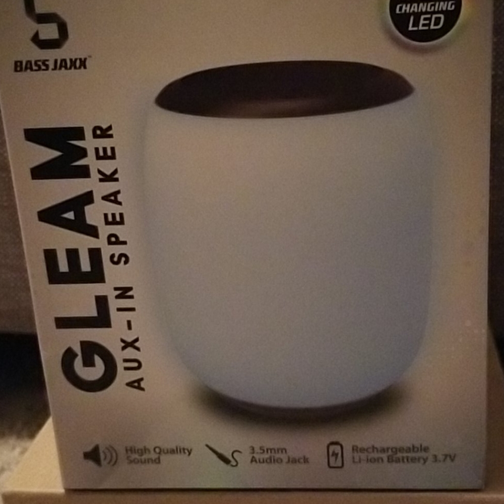 Gleam aux in speaker